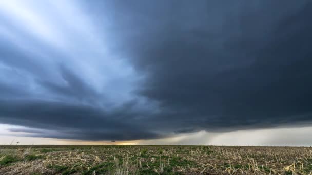 Большой Мощный Торнадо Движущийся Над Маленьким Городком Оклахоме Создает Почву — стоковое видео