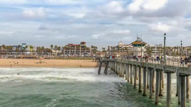 Mooie Huntington Beach Pier Het Gouden Zand Van Kust Herbergt — Stockvideo
