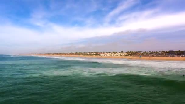 Magnifique Littoral Huntington Beach Montre Sable Doré Ciel Vibrant — Video