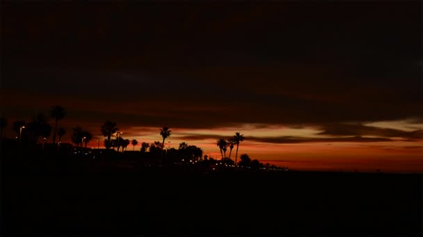 Alba Presto Huntington Beach California Mostra Nuvole Arancioni Vibranti Trasformarsi — Video Stock