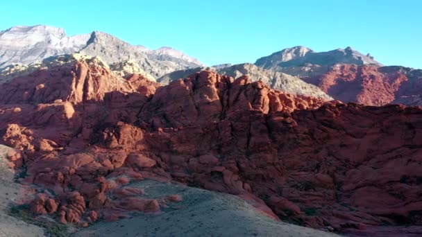Filmato Del Drone Mattutino Delle Vivaci Remote Montagne Red Rock — Video Stock