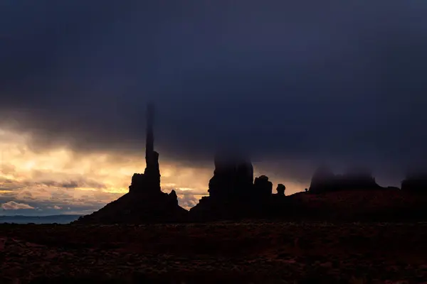 Famous Totem Pole Monument Valley Highly Eroded Remnant Butte Rises Стоковая Картинка