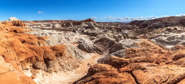 stock image White clay-like sediment coming from nearby Gunsight Butte covers much of the red sandstone at Utah's Kanab toadstool hike, bringing a nice, contrasty look to the area.