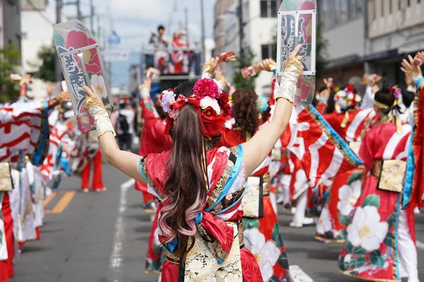 2023年7月15日 日本表演者在著名的Yosakoi音乐节上跳舞 Yosakoi是日本特有的舞蹈项目 — 图库照片