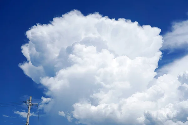 Beyaz Bulutlu Mavi Gökyüzü Arkaplanı Gök Gürültüsü Bulutları Kanatokokumo — Stok fotoğraf