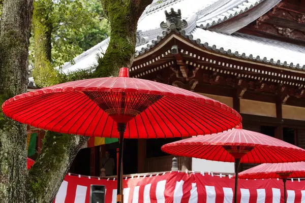 Κόκκινο Ομπρέλα Και Χρησιμοποιείται Στην Ιαπωνική Τελετή Πράσινο Τσάι — Φωτογραφία Αρχείου