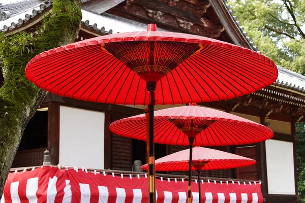 Κόκκινο Ομπρέλα Και Χρησιμοποιείται Στην Ιαπωνική Τελετή Πράσινο Τσάι — Φωτογραφία Αρχείου
