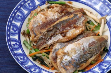 Japon yemeği, Saba no kabayaki, soya soslu uskumru.    