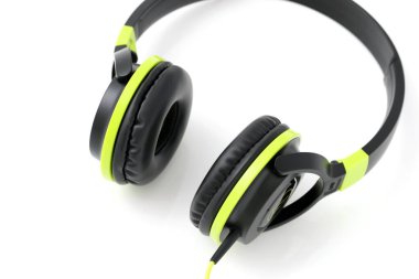 Siyah kulaklığı kapat veya kulaklığı beyaz arkaplanda izole et