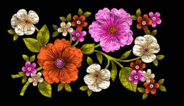 İşlenmiş detaylarla birlikte sanatsal çiçek demeti