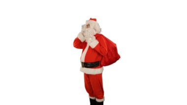Bir çanta dolusu hediyeyle Noel Baba cep telefonuyla konuşuyor, yakın plan, beyazlara karşı.
