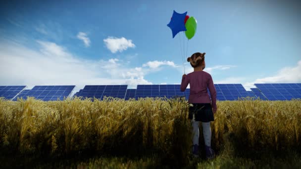 ソーラーパネルファームで小麦のフィールドに風船を保持する小さな女の子 — ストック動画