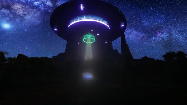 Cgi Von Ufo Mit Entzückungslicht Schwebt Über Wüste Gegen Sternenhimmel — Stockvideo