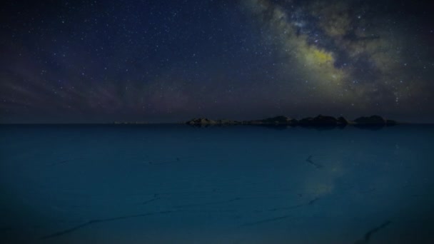 Flyg Över Uyuni Salt Flats Bolivia Mot Stjärnhimlen — Stockvideo