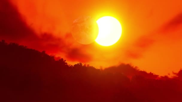 Güneş Tutulmasının Güzel Manzarası Yakınlaştır — Stok video