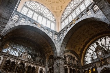 Antwerp tren istasyonu, Belçika. Antwerp Merkez İstasyonunun Viktorya dönemi iç tasarımı