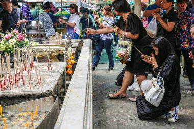 Taylandlı kadınlar namaz kılar, Budist törenler - Tayland, Bangkok, 11 / 18 / 2019