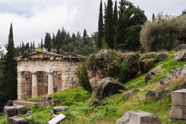 Eski bir tapınağın kalıntıları, Apollo Tapınağı Delphi Oracle, Yunanistan