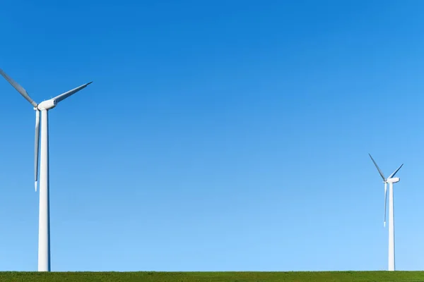 Fila Turbinas Eólicas Fondo Azul Del Cielo Banner Con Muchos — Foto de Stock