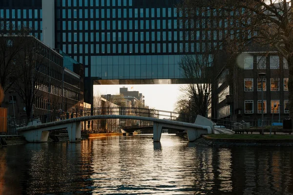 Canales Estéticos Ámsterdam Atardecer Vista Desde Agua Vista Del Moderno —  Fotos de Stock