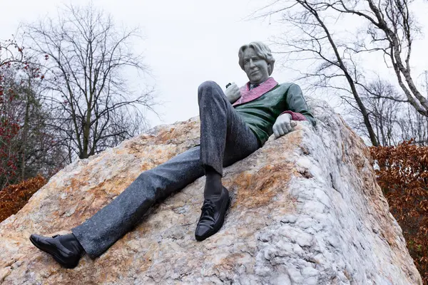 stock image Dublin, Ireland, 17.03.2020 -Oscar Wilde Memorial Sculpture in Park in Dublin