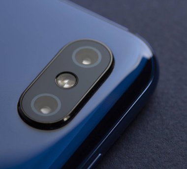 Cep telefonu kamerası, flaş lens. Kapat.