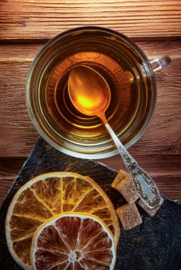 ahşap masa (üstten görünüm üzerinde çay tatlı şeker)