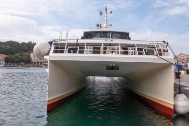 Dubrovnik Limanı 'nda katamaran demirleri