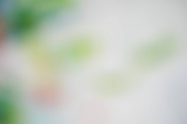 arka plan, güzel beyaz ve yeşil Bokeh soyut arka plan ya da ses efektli yüzey şablonu. Beyaz üzerinde bulanık yeşil ve turuncu renk efektleri olan bulanık yüzey şablonu
