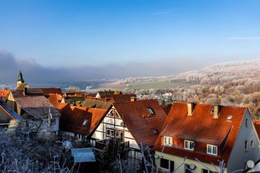 Almanya 'nın Kuzey Ren-Vestfalya eyaletindeki Schieder-Schwalenberg kasabasındaki güzel kış manzarası