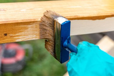 Açık havada fırçayla boyama, DIY ve ev geliştirme konsepti