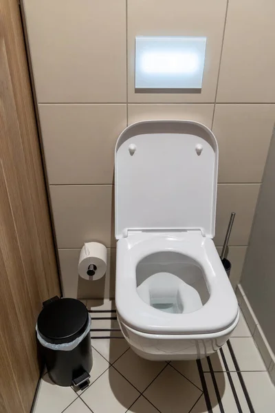 Bol Toilette Céramique Blanche Avec Couvercle Ouvert Dans Les Toilettes — Photo