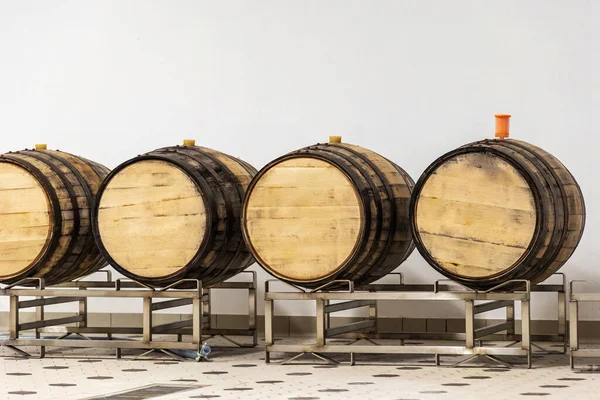 Barris Madeira Com Fermentação Suporte Vinho Dentro Casa — Fotografia de Stock