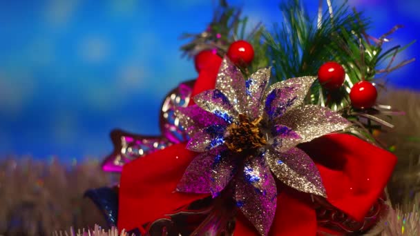 Decoração Natal Bolas Natal Vermelhas Decoram Uma Árvore Natal Foco — Vídeo de Stock