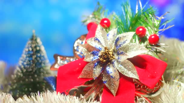 Χριστουγεννιάτικη Διακόσμηση Κόκκινο Μπάλες Χριστούγεννα Διακοσμούν Ένα Χριστουγεννιάτικο Δέντρο Επιλεκτική — Αρχείο Βίντεο