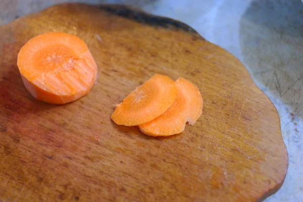 Cortar Zanahorias Las Zanahorias Rodajas Están Sobre Mesa Para Cocinar — Foto de Stock