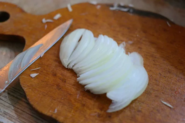 Coupe Oignon Les Mains Chef Avec Couteau Coupant Oignon Sur — Photo