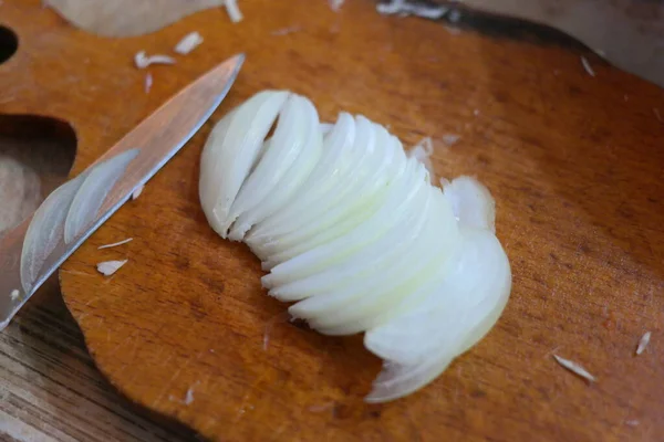 Hagymavágás Séf Kezek Késsel Vágja Hagymát Fórumon Felkészülés Főzésre Egészséges — Stock Fotó