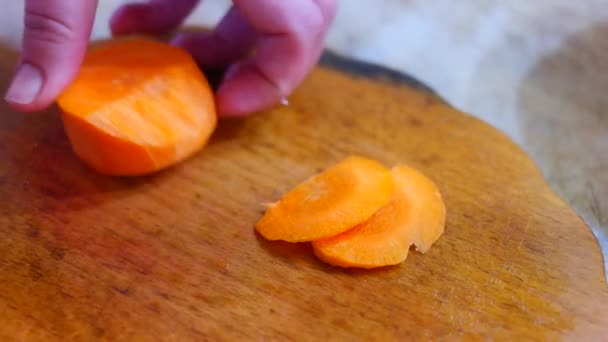 Нарізати Моркву Нарізана Морква Столі Приготування Морквяного Бекону Вегетаріанська Їжа — стокове відео