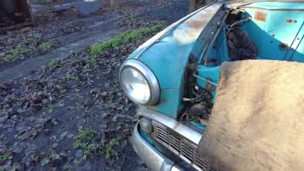 Soviet Retro Broken Car Steadycam Shot Broken Rusty Cars Green — 비디오