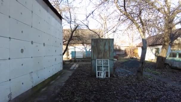 Casa Abandonada Ucrânia Lixo Quintal Casa Destruída Depósito Construção Resíduos — Vídeo de Stock