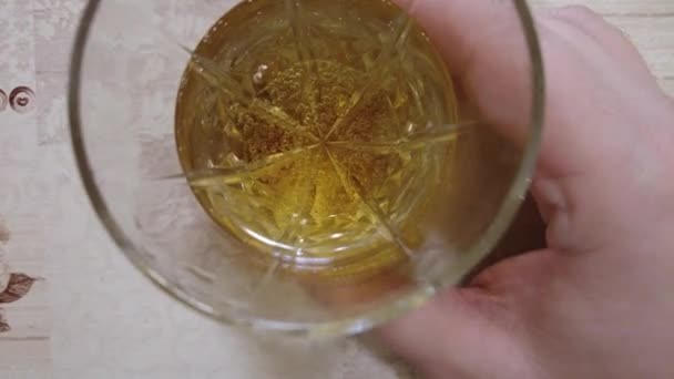 Limonada Copo Transparente Imagens Despeje Uma Bebida Carbonatada Copo Perto — Vídeo de Stock
