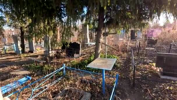 Ukrina January 2023 Old Cemetery Abandoned Graves Broken Headstones Fresh — Stockvideo