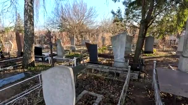 Ukrina January 2023 Old Cemetery Abandoned Graves Broken Headstones Fresh — Vídeo de Stock