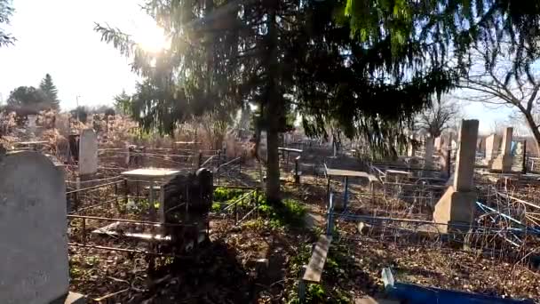 Укріна Січня 2023 Року Старе Кладовище Покинуті Могили Зламані Камені — стокове відео