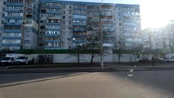 Ουκρανία 2023 Ιανουαρίου Στο Σίτυ Στρήτς Παλιά Σοβιετικά Σπίτια Άνθρωποι — Αρχείο Βίντεο