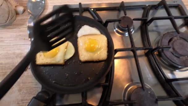 Scrambled Eggs Bread Egg Sausage Pieces Fried Middle Slice Toast — Αρχείο Βίντεο