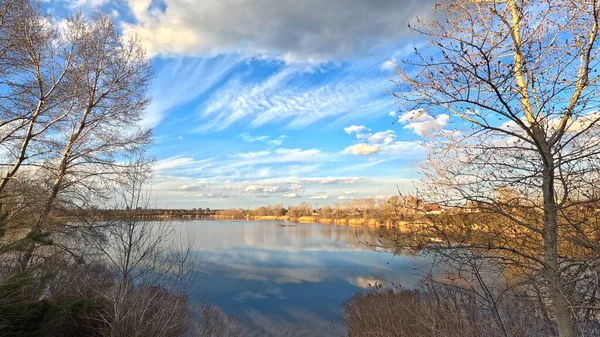 Landschaft Fluss Spiegelung Des Himmels Wasser Ufer Flüsse Natürliche Landschaft — Stockfoto