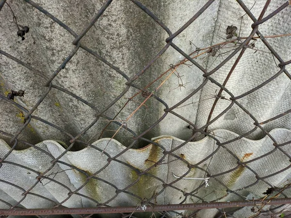 Ogrodzenie Wykonane Metalu Betonu Siatka Stalowa Ogrodzenie Siatkowe Szary Betonowy — Zdjęcie stockowe