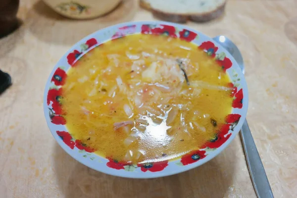 自制的罗宋汤 乌克兰波尔奇 自制的汤 卷心菜汤红葡萄酒自制汤 — 图库照片